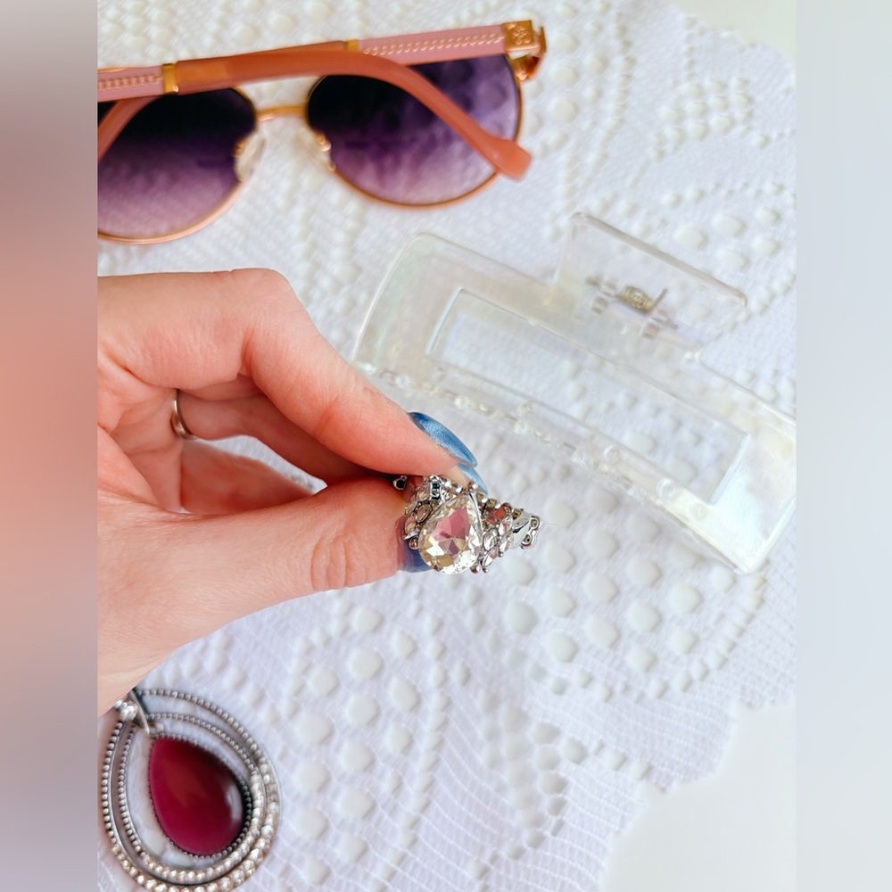 4 Piece Accessory Bundle 🤍✨ NWT - image 4